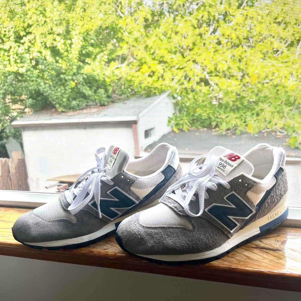 New balance 996 Athletic Shoes
Made In U.S.A
Excellent Condition 
Size: US 10.5